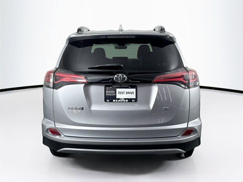 Used 2018 Toyota RAV4 SE image 7
