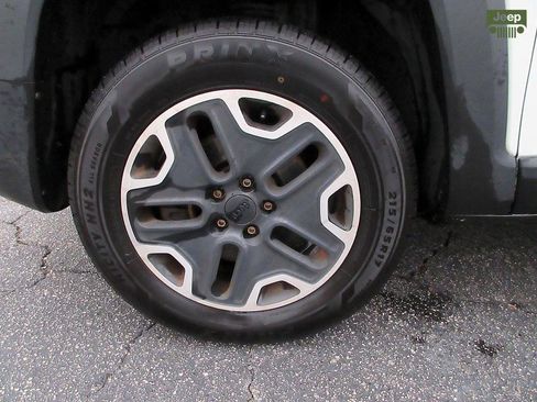 Used 2015 Jeep Renegade Trailhawk w/ Premium Leather Group image 23