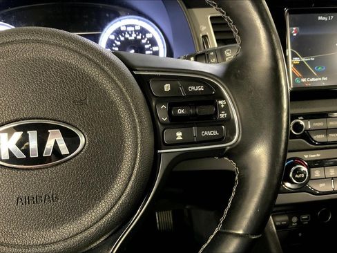 Used 2018 Kia Niro Touring FWD image 18