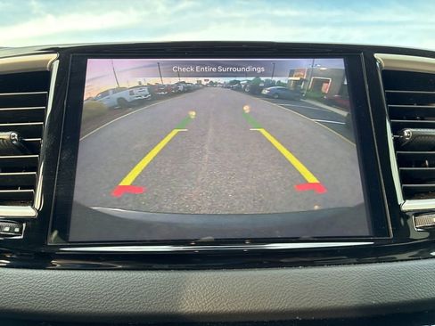 Used 2023 Chrysler Pacifica Touring-L FWD image 20