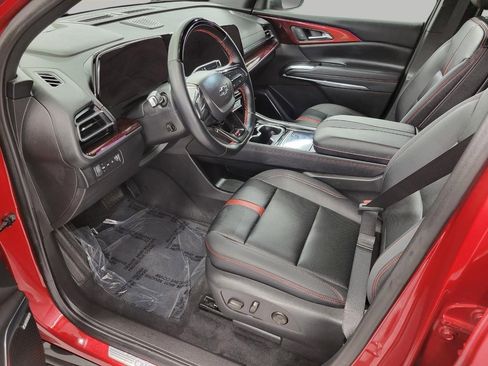 Used 2024 Chevrolet Traverse RS image 10