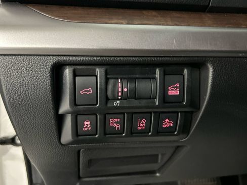 Used 2019 Subaru Outback 3.6R Limited AWD/4WD image 22