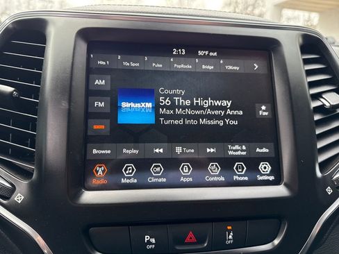 Used 2021 Jeep Cherokee Latitude Lux w/ Comfort/Convenience Group image 18