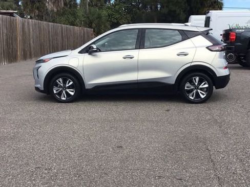 Used 2023 Chevrolet Bolt EUV LT w/ Convenience Package image 8