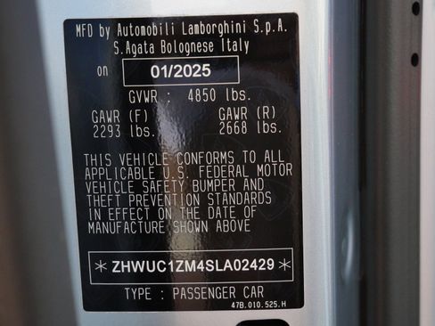 Used 2025 Lamborghini Revuelto Base image 26