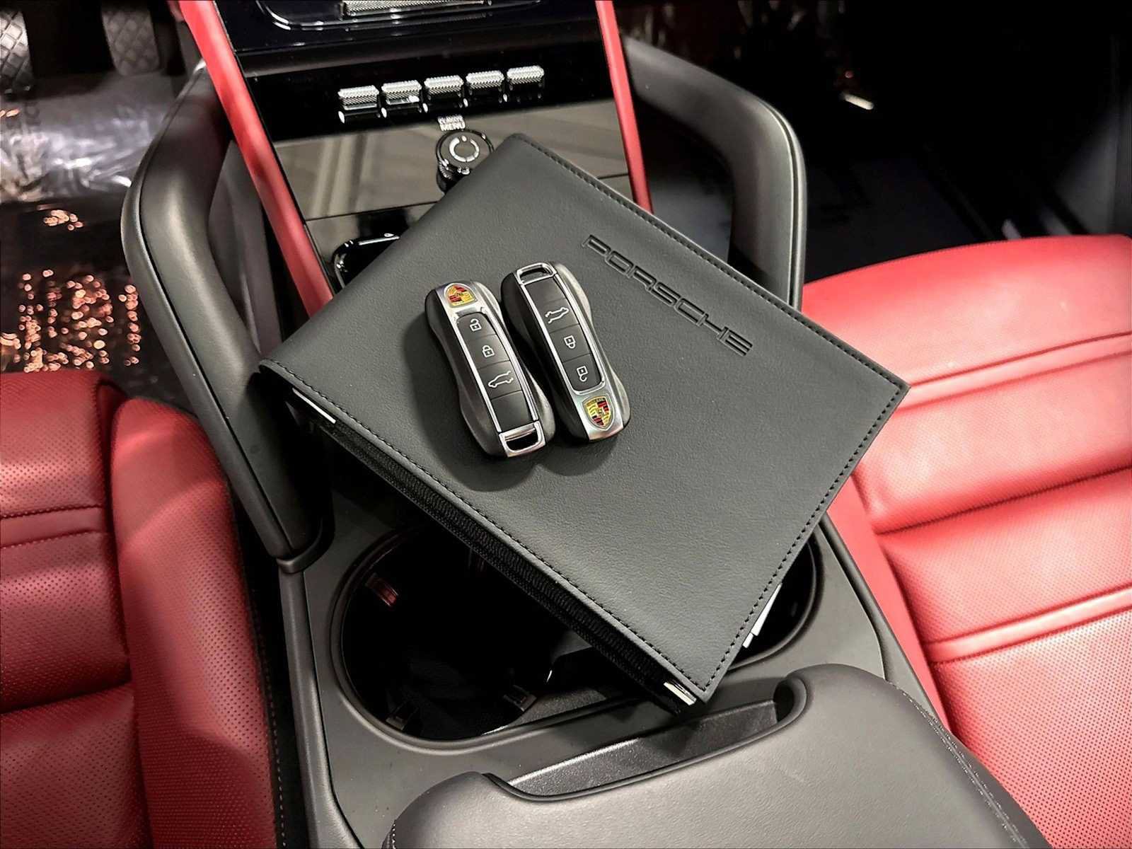 Used 2026 Porsche Cayenne AWD/4WD image 38
