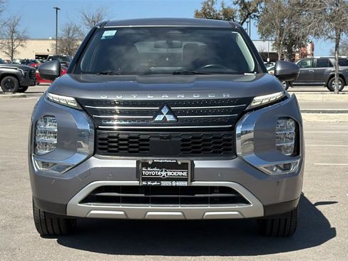 Used 2022 Mitsubishi Outlander SE image 2