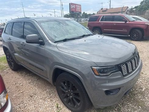 Used 2021 Jeep Grand Cherokee Laredo X RWD image 2