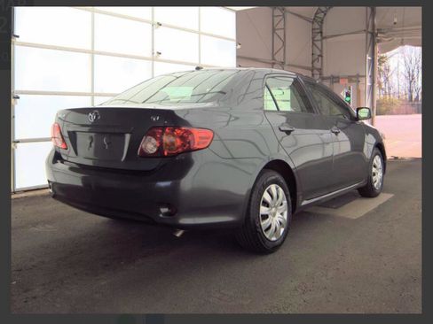 Used 2010 Toyota Corolla FWD image 2