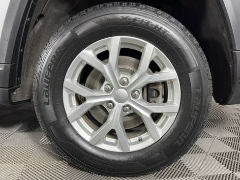 Used 2023 Jeep Grand Cherokee L Limited AWD/4WD image 14