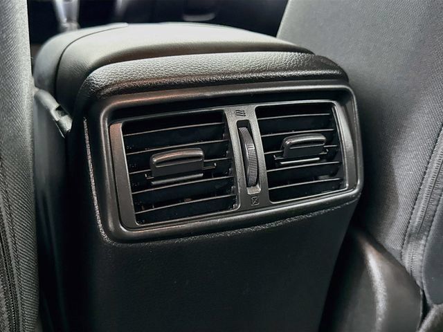 Used 2017 Nissan Rogue S AWD/4WD image 24