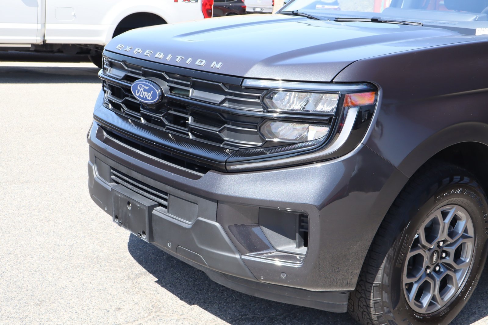 Used 2025 Ford Expedition Active RWD image 8
