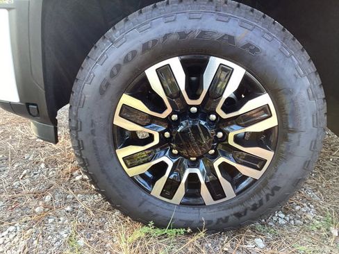 New 2025 GMC Sierra 2500 Denali Ultimate image 14