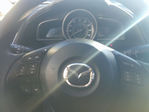 Used 2016 MAZDA MAZDA3 i Sport image 11