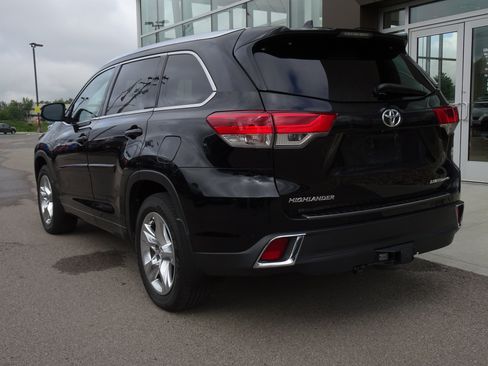 Used 2019 Toyota Highlander Limited AWD/4WD image 3