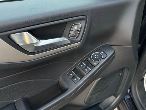 Used 2021 Ford Escape SE image 40