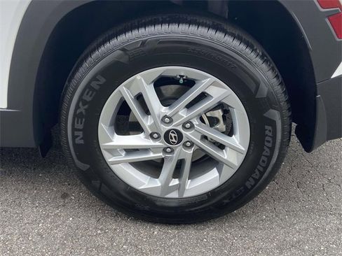 Certified 2025 Hyundai Tucson SE image 9