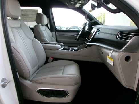 New 2026 Jeep Grand Wagoneer Limited AWD/4WD image 13