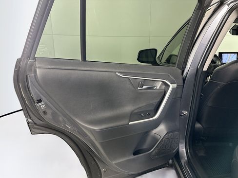 Used 2020 Toyota RAV4 Limited image 28