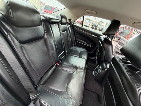 Used 2019 Chrysler 300 Limited RWD image 16
