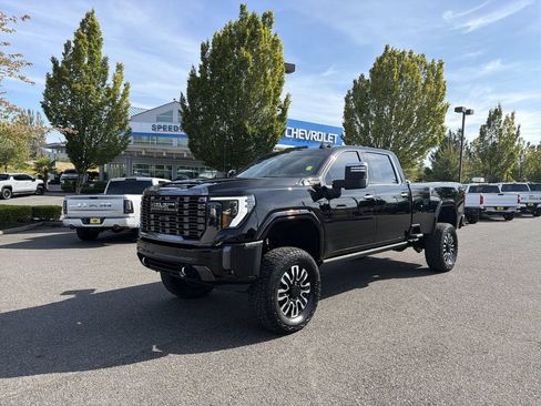 Used 2024 GMC Sierra 3500 Denali Ultimate AWD/4WD image 5
