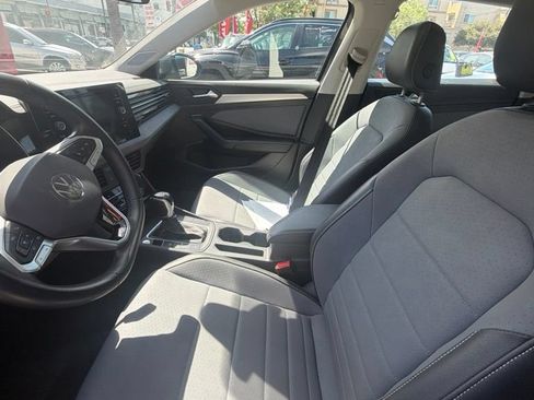Used 2025 Volkswagen Jetta SE FWD image 7