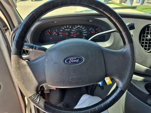 Used 2006 Ford E-150 and Econoline 150 RWD image 9