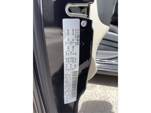 Used 2019 Dodge Grand Caravan SE w/ UConnect Hands-Free Group image 19