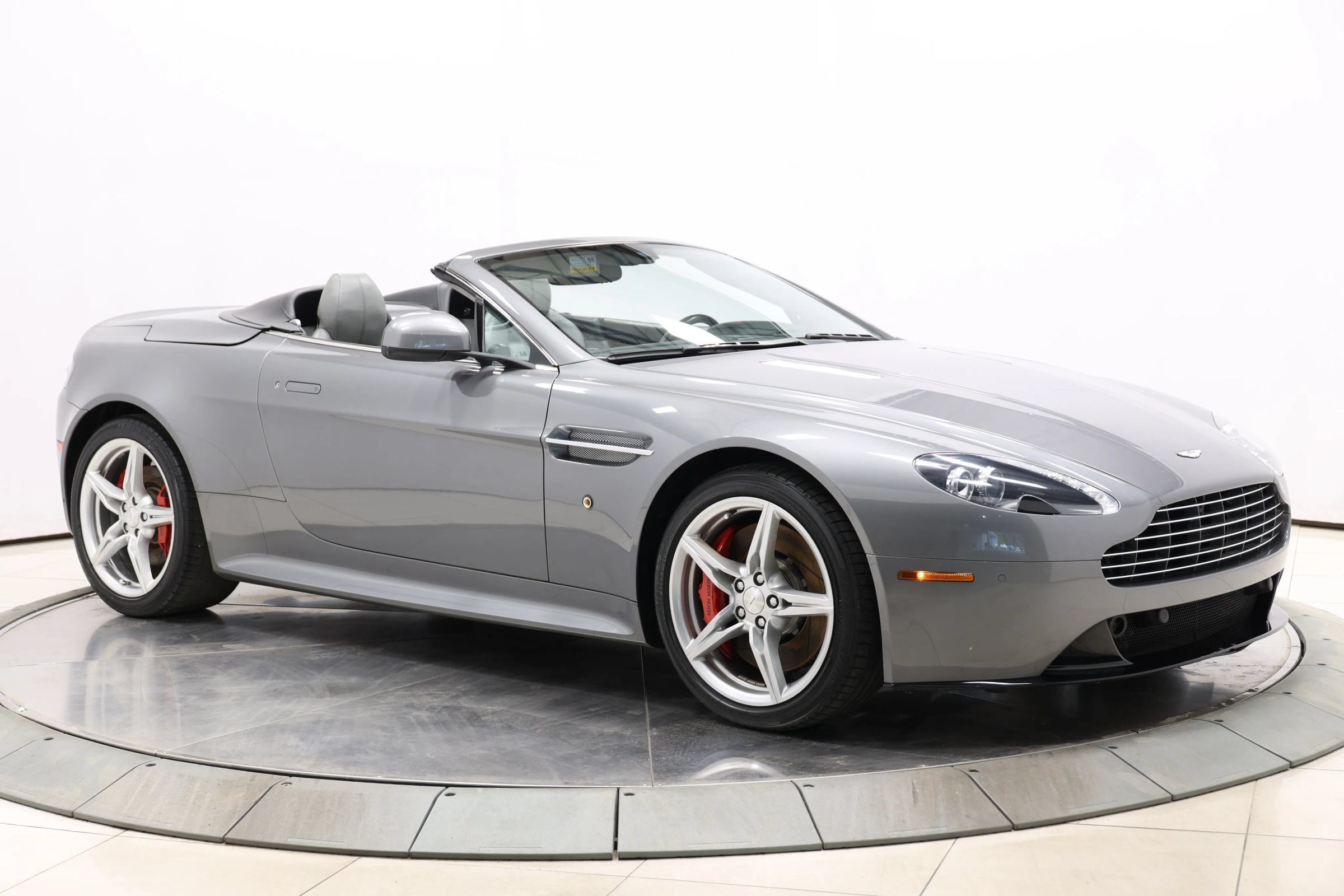 Used 2016 Aston Martin V8 Vantage S RWD image 61