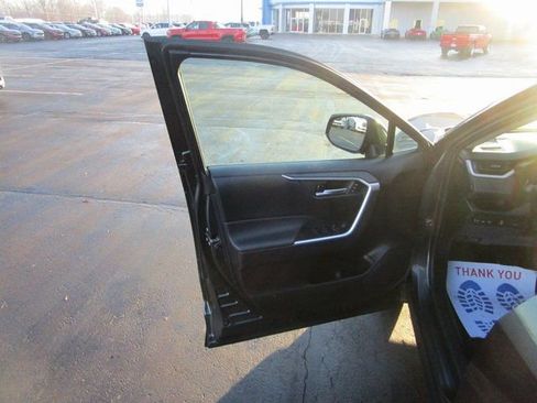 Used 2023 Toyota RAV4 XLE Premium image 16