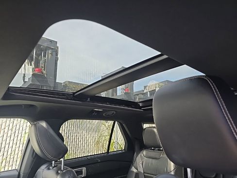 Used 2022 Ford Explorer ST w/ ST Street Pack image 13