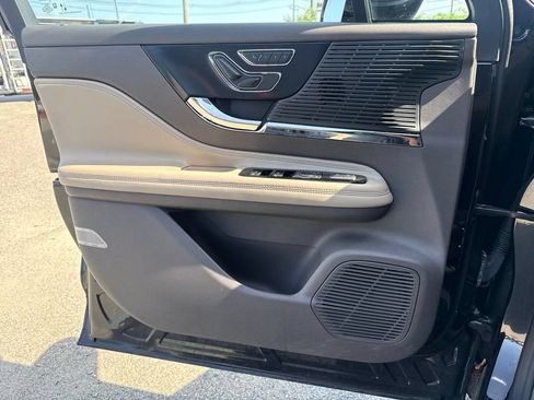 Used 2021 Lincoln Corsair AWD w/ Premium Package image 14