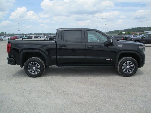 New 2026 GMC Sierra 1500 AT4 w/ AT4 Premium Package AWD/4WD image 4