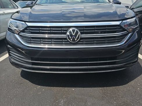 Used 2022 Volkswagen Jetta SE w/ Panoramic Sunroof Package FWD image 2