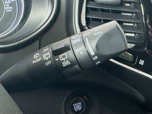 Used 2019 Jeep Cherokee Limited FWD image 9
