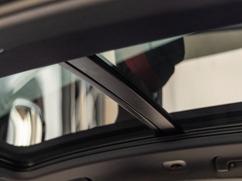 New 2026 Porsche Macan image 25