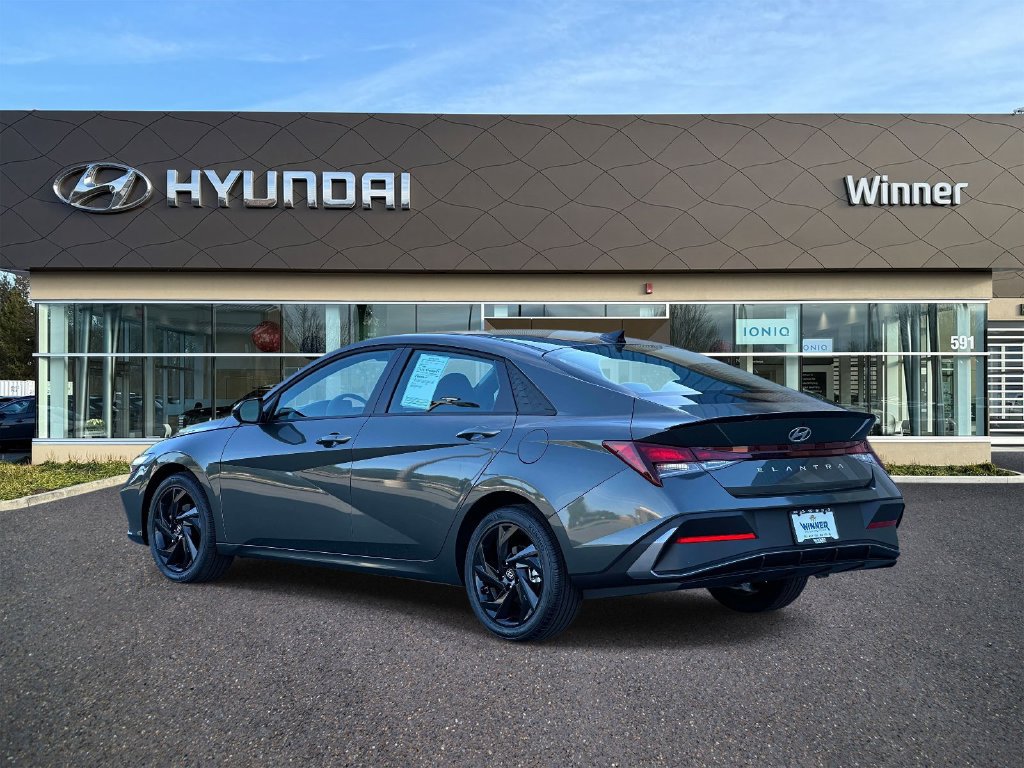 Used 2026 Hyundai Elantra Sport FWD image 2