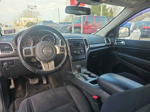 Used 2012 Jeep Grand Cherokee Laredo w/ Laredo E Group image 11