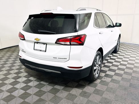 Used 2022 Chevrolet Equinox Premier AWD/4WD image 3