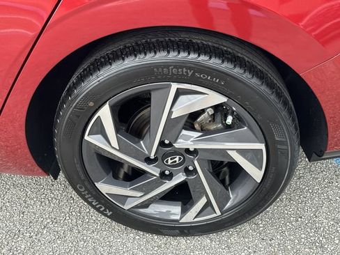 Used 2024 Hyundai Elantra SEL w/ Convenience Package image 11