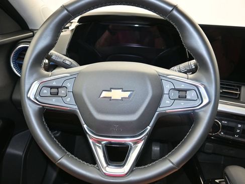 Certified 2025 Chevrolet Trax LT w/ LT Convenience Package FWD image 13
