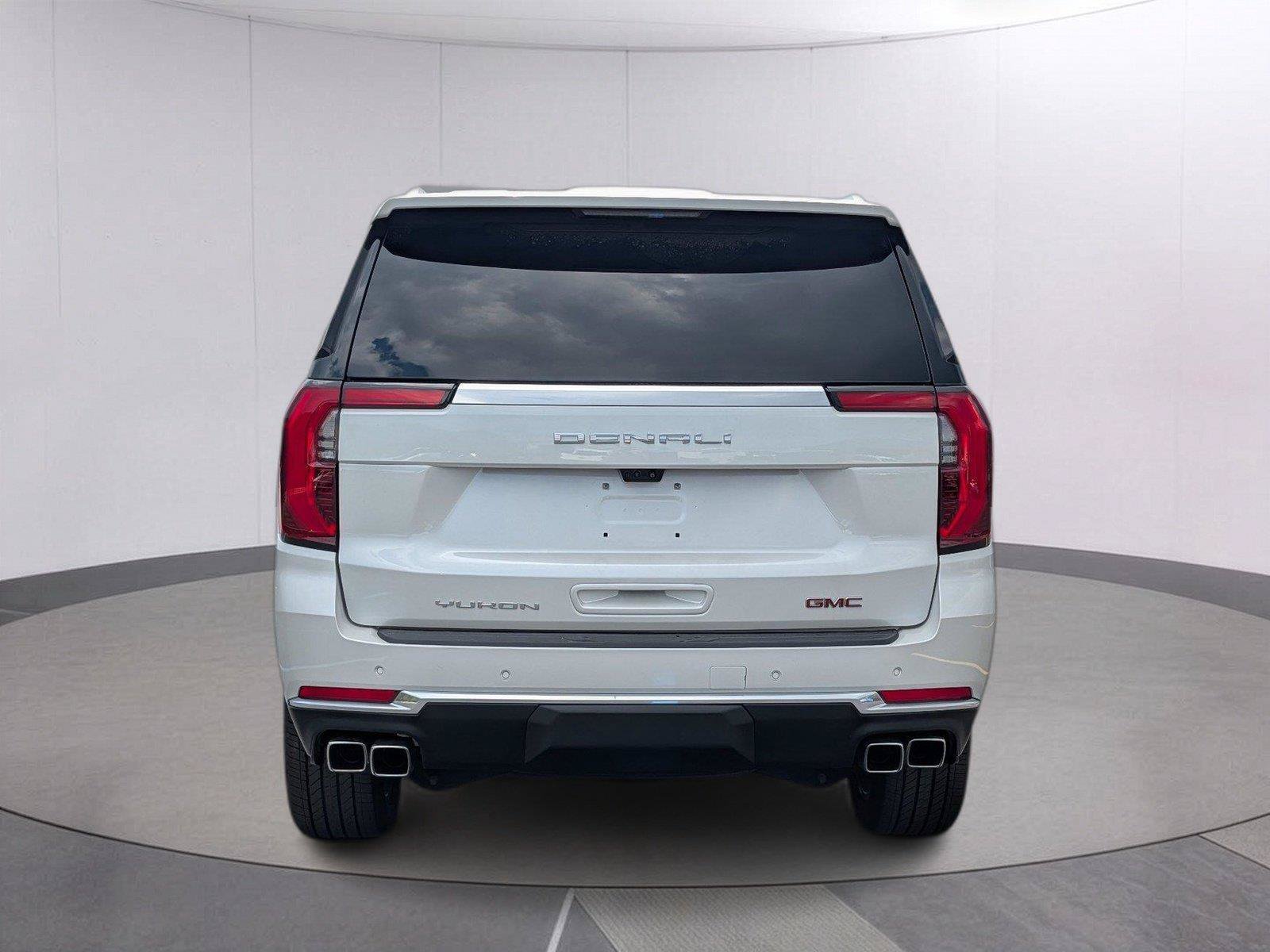 Used 2025 GMC Yukon Denali RWD image 4
