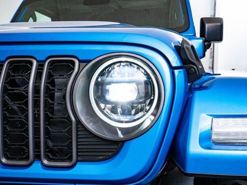Used 2024 Jeep Wrangler Unlimited w/ LED Headlamp & Fog Lamp Group AWD/4WD image 14