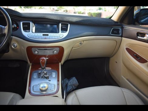 Used 2013 Hyundai Genesis 3.8 w/ Technology Pkg RWD image 31