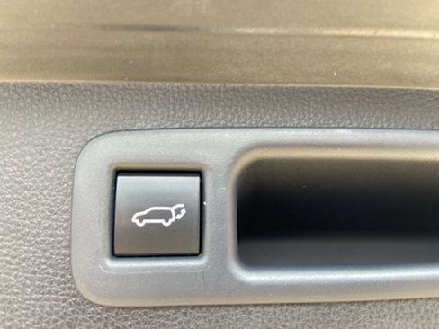 Used 2021 Toyota Highlander XSE FWD image 31