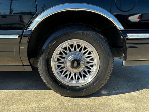 Used 1997 Lincoln Town Car Executive image 18