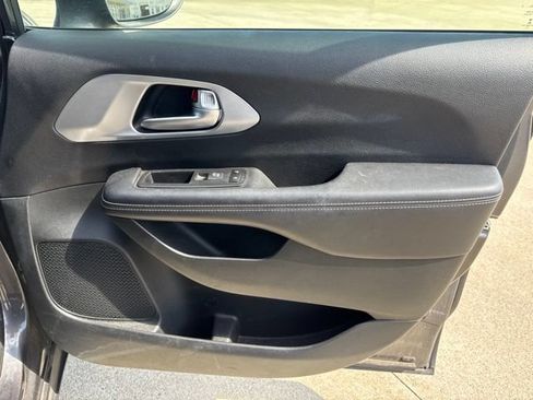Used 2018 Chrysler Pacifica Touring Plus w/ S Appearance Package FWD image 9