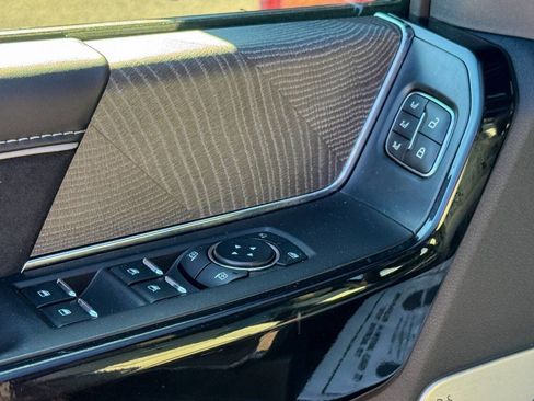 Used 2022 Ford F150 Lightning Platinum image 34