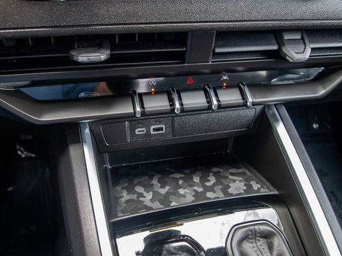 Used 2024 Chevrolet Colorado Trail Boss w/ Technology Package image 18