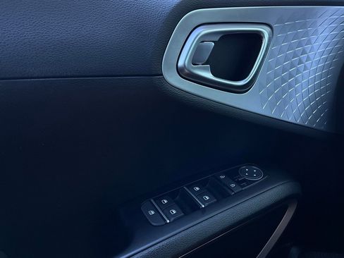 Used 2024 Kia Soul LX image 18